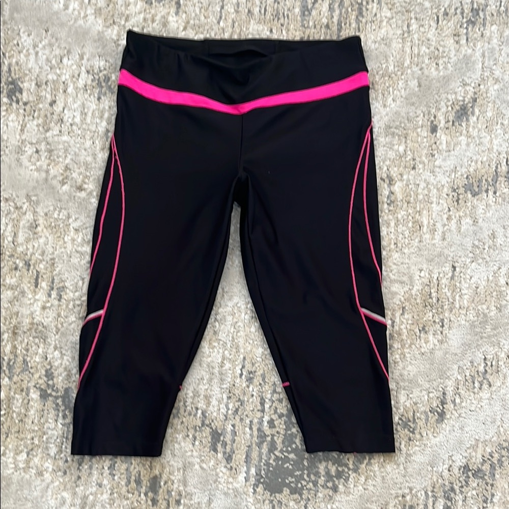 Women's Black and Pink Athletic Cropped Leggings (under knee)